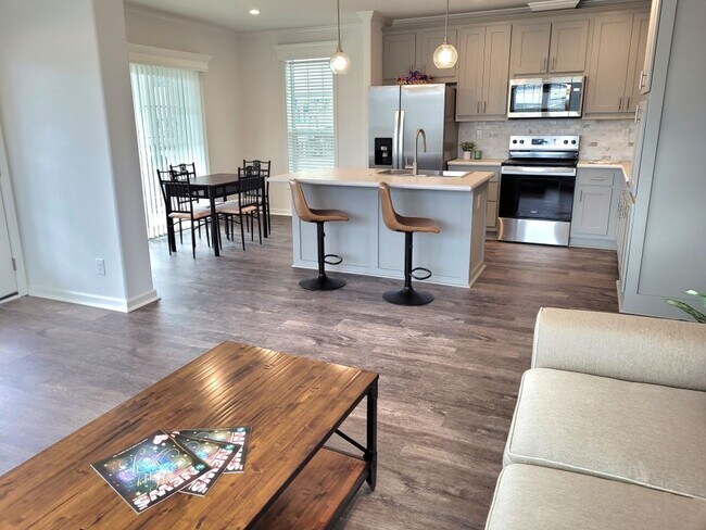 Foto del edificio - 6429 Forest Lake Dr
