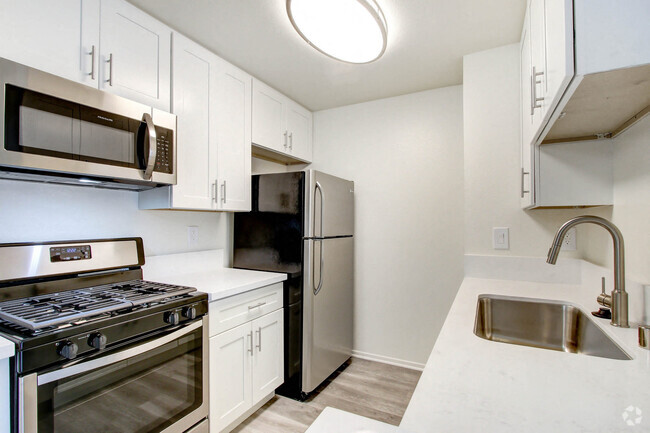 Building Photo - 5760 Laurel Canyon Apartments