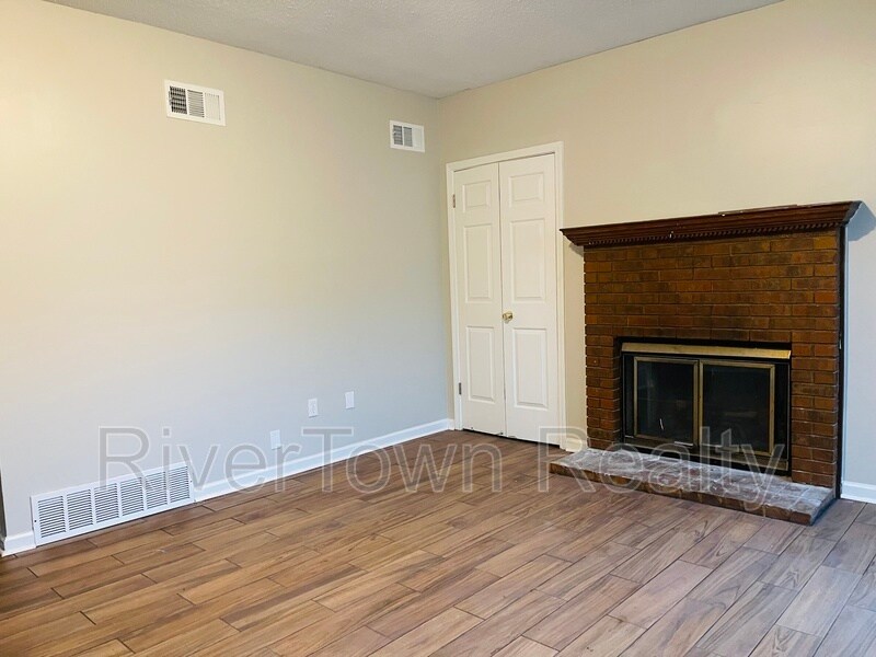 Foto del edificio - 3724 Deer Forest Dr