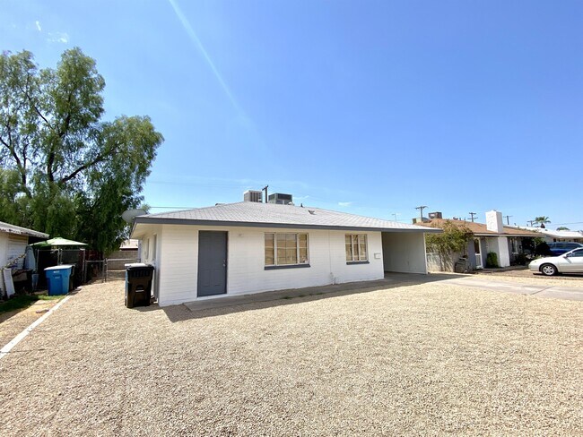 Foto del edificio - 3041 W Pierson St