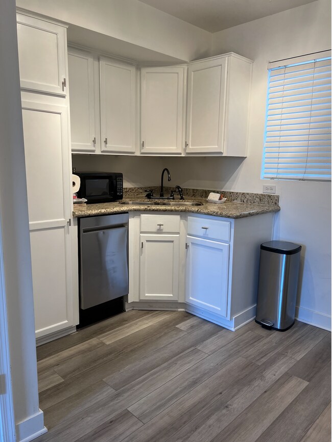 Cocina - 310 W Earll Dr