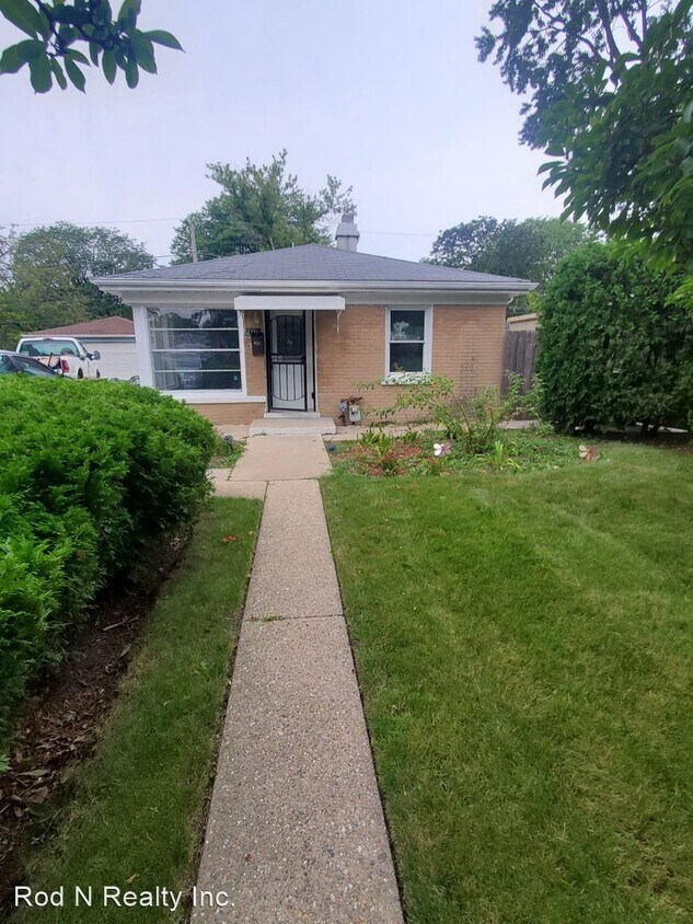 Primary Photo - 3 br, 1 bath House - 2221 Foster st