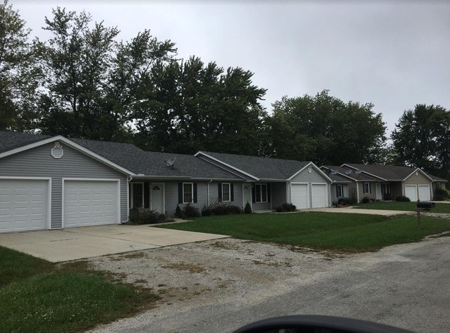 Building Photo - 1 Whispering Pines Ct