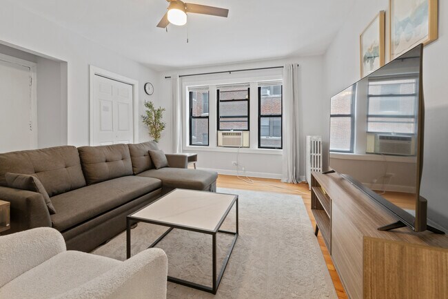 Foto del edificio - 6441 N Hamilton Ave