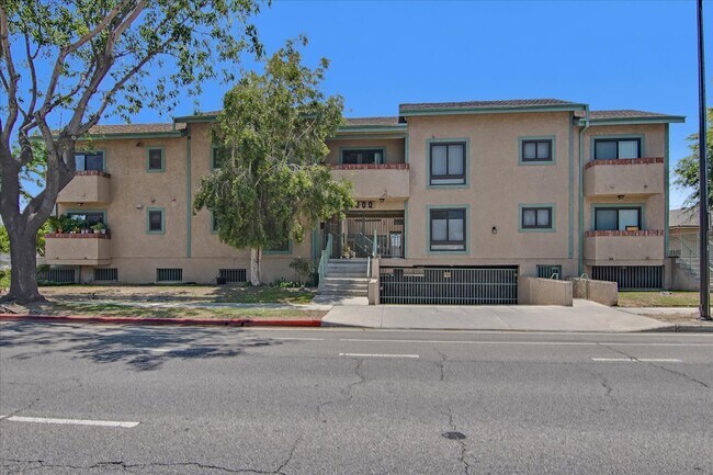 Building Photo - 4000 W Victory Blvd