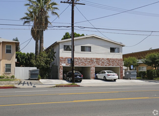 Edificio - 12149 Burbank Blvd