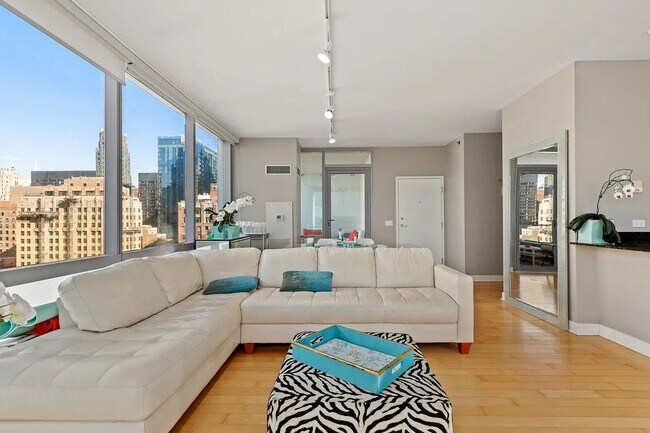 Building Photo - 8 E Randolph St