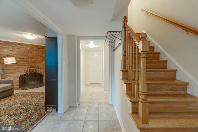 Foto del edificio - 6813 Market Square Dr