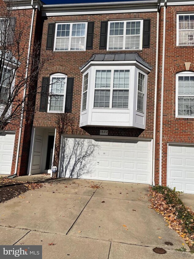1682 White Oak Vista Dr, Silver Spring, MD 20904 Townhome Rentals in Silver Spring MD