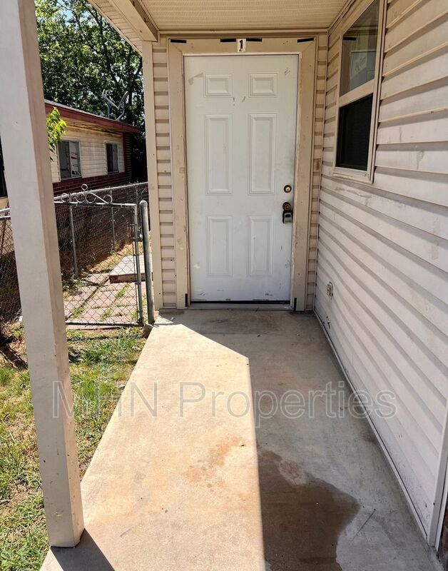 Building Photo - 11715 Capotillo St