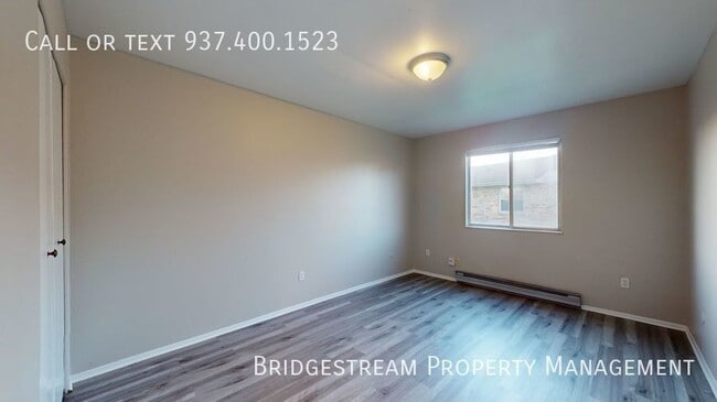 Building Photo - Ranch style 2 bedroom, 1 bath unit in Hube...