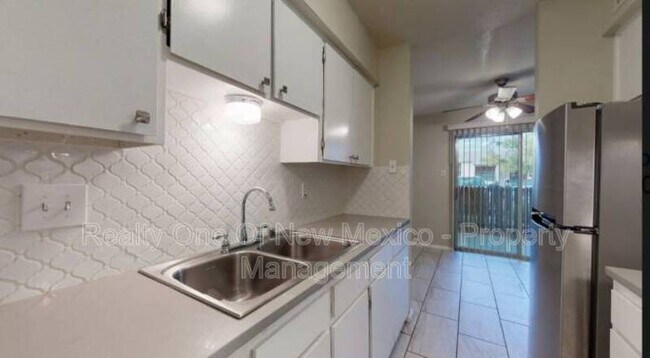 Foto del edificio - 4601 Carlisle Blvd NE