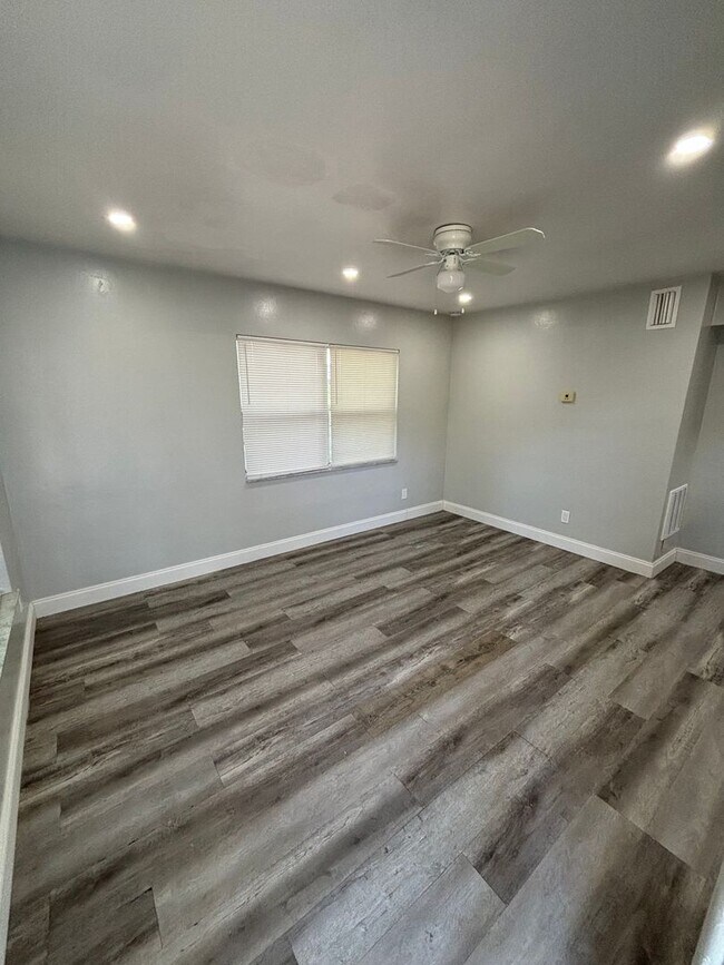 Foto del edificio - 511-513 25th Ave S