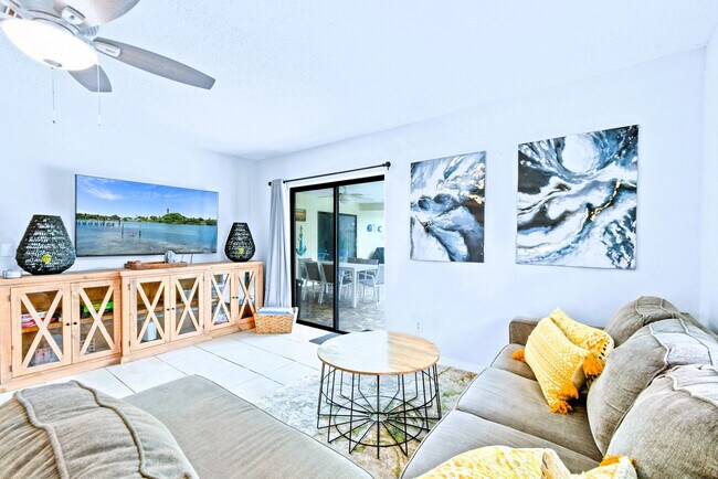 Building Photo - 9130 E Highland Pines Blvd