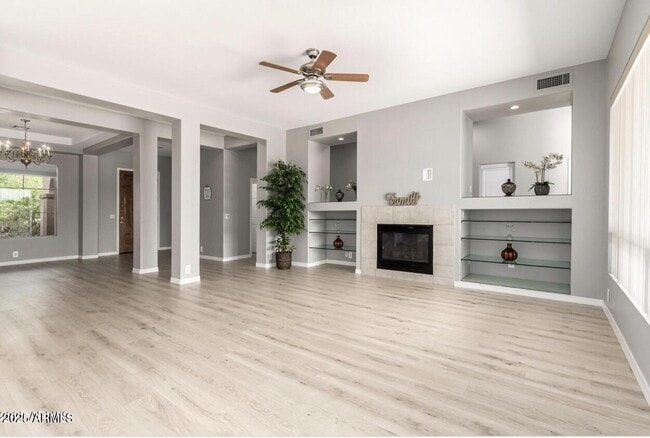 Building Photo - 1515 N Los Alamos Cir