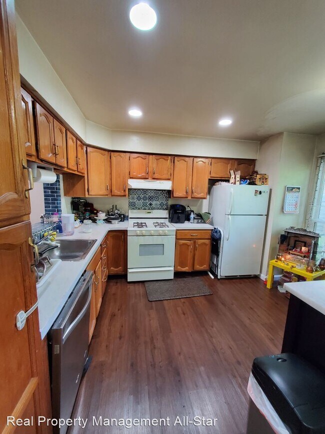 Building Photo - 3 br, 2.5 bath House - 2605 Cricket Circle
