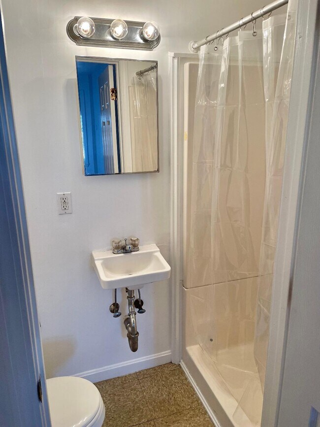 Foto del edificio - 1079 Beacon St