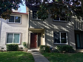 Building Photo - 1489 St James Pky Building Photo - 1489 St James Pky