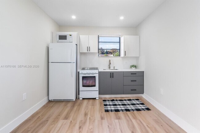 Foto del edificio - 8421 SW 27th Terrace