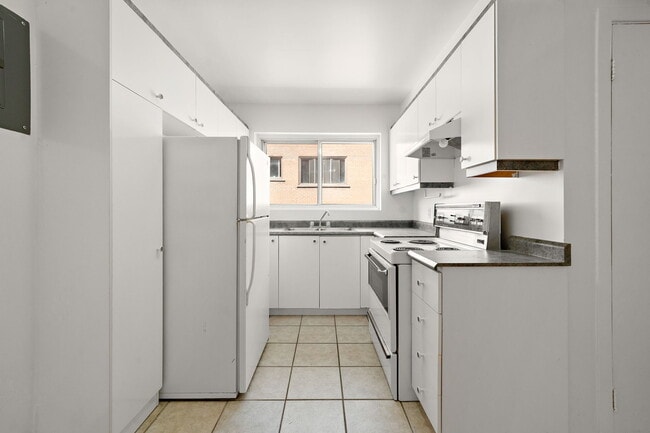 Building Photo - 2775 Av De Kent