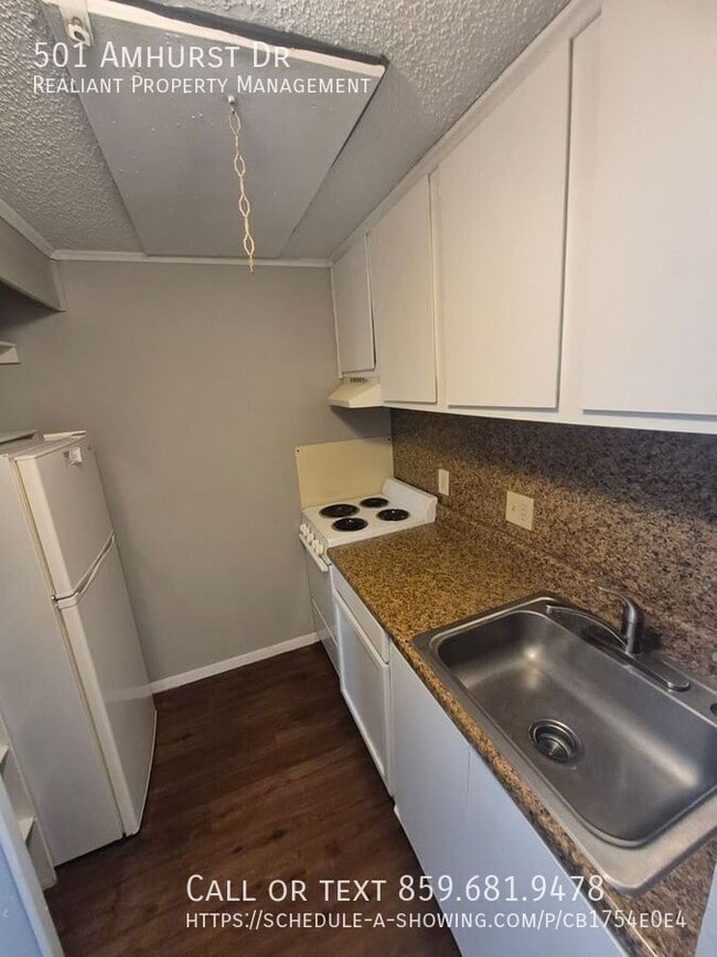 Building Photo - 501 Amhurst Dr