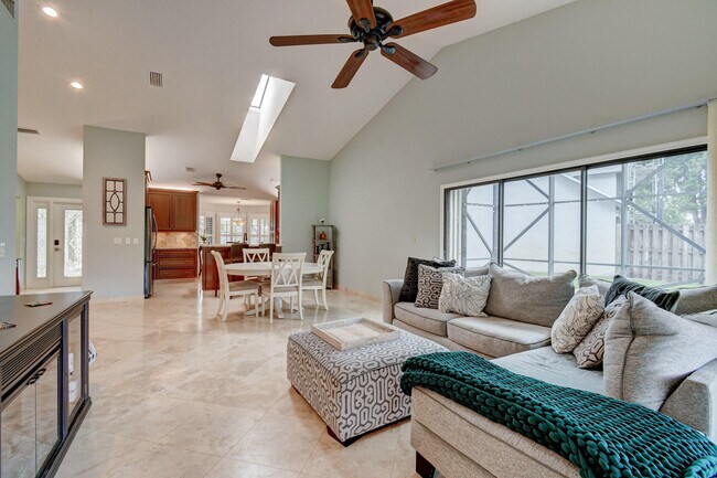 Building Photo - 12892 Meadowbreeze Dr
