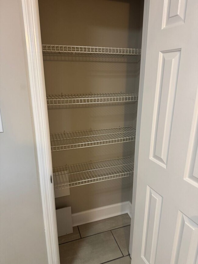 Building Photo - cute town home