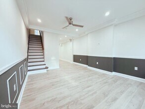 Building Photo - 714 Dolphin St