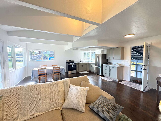 Building Photo - "Charming 3-Bed, Renovated Convenience on Ainaola Drive in Hilo!"