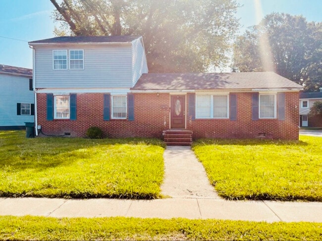 Building Photo - 140 Woodland Rd