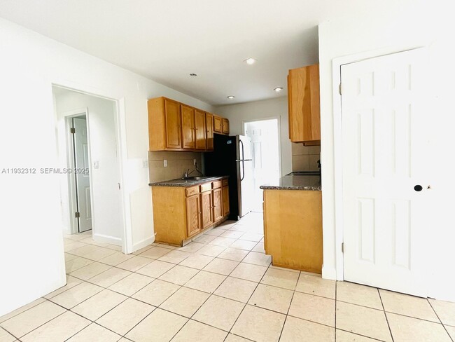 Foto del edificio - 608 SW 16th Ave