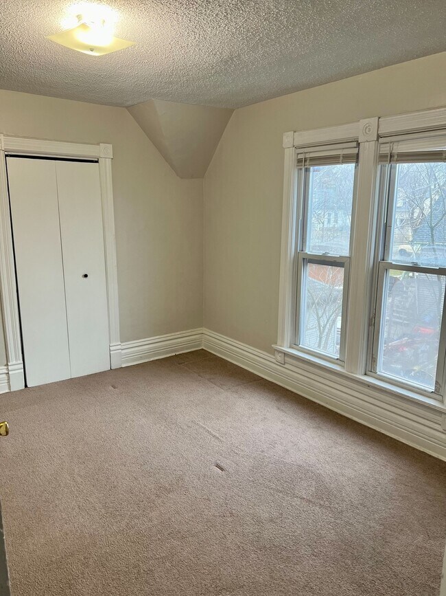 Building Photo - 674 St Charles St