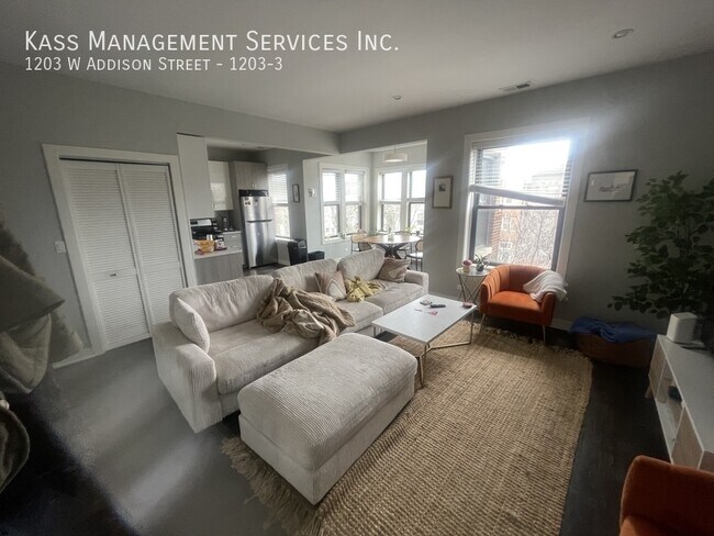 Foto del edificio - 1203 W Addison St