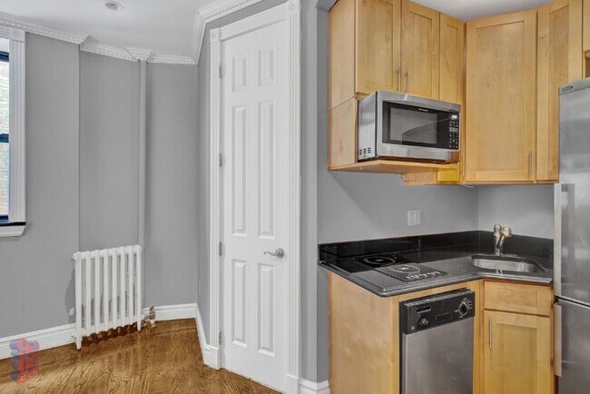 Foto del edificio - 326 E 35th St