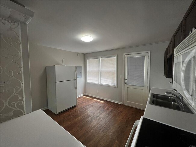 Building Photo - 620 Hubbard Ave