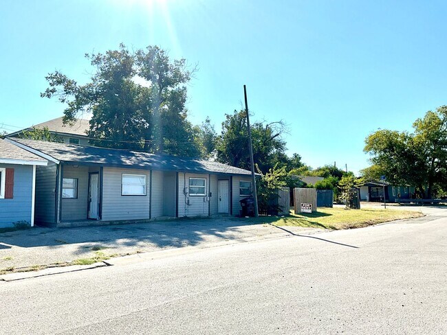 Foto del edificio - 613 W Avenue D