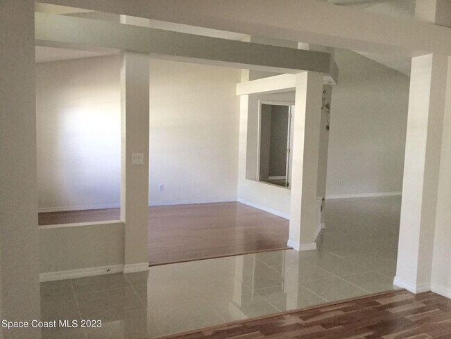 Foto del edificio - 6130 Meghan Dr