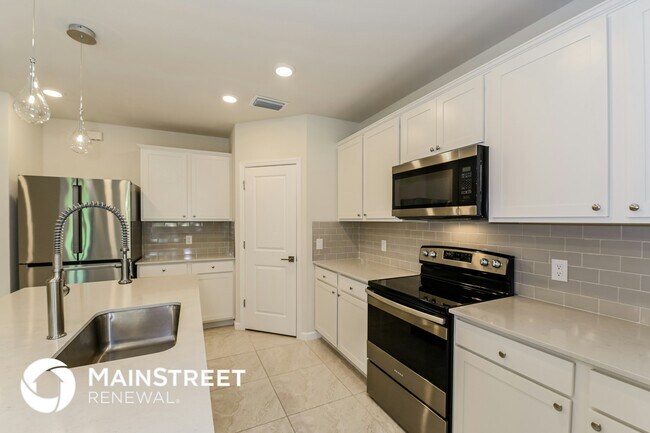 Building Photo - 10820 Firebush Cir