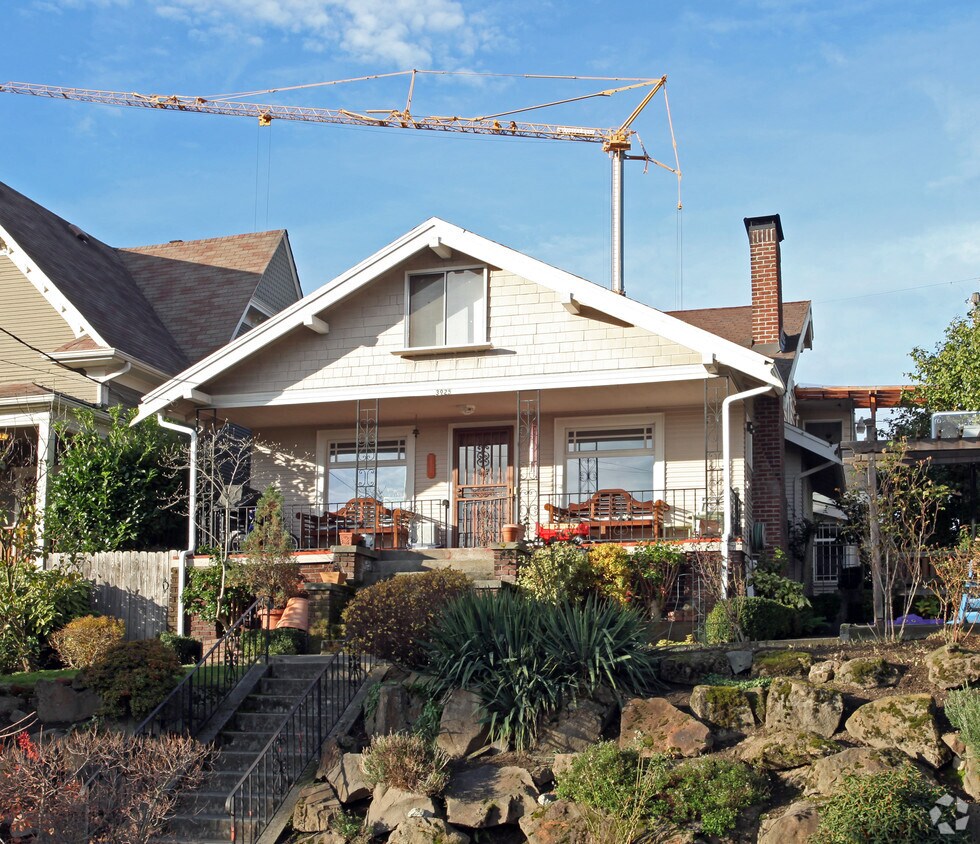 Foto principal - 3925 Whitman Ave N