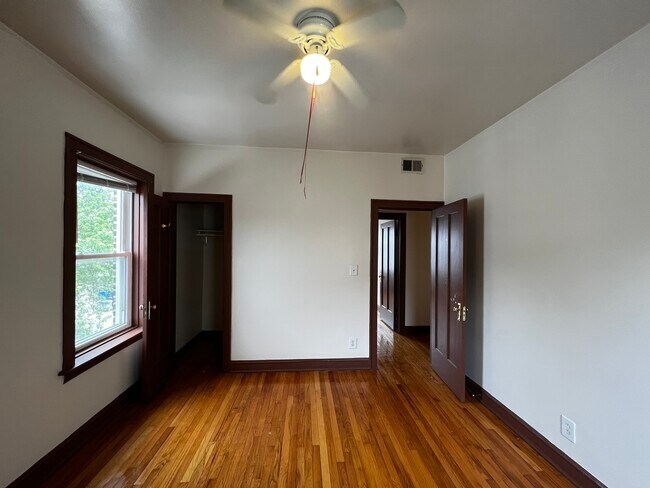 Building Photo - 4954 W Dickens Ave