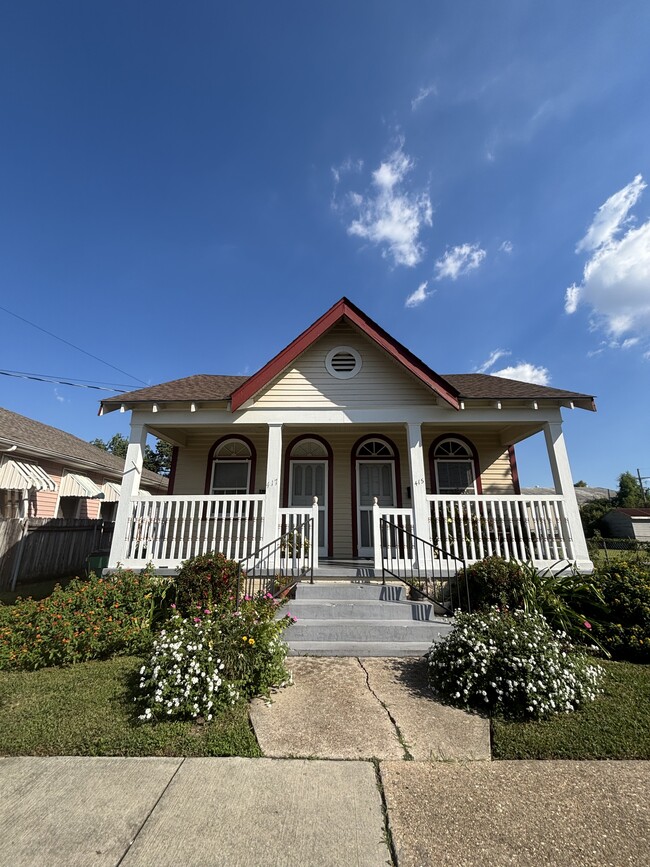 Building Photo - 417 Coolidge St