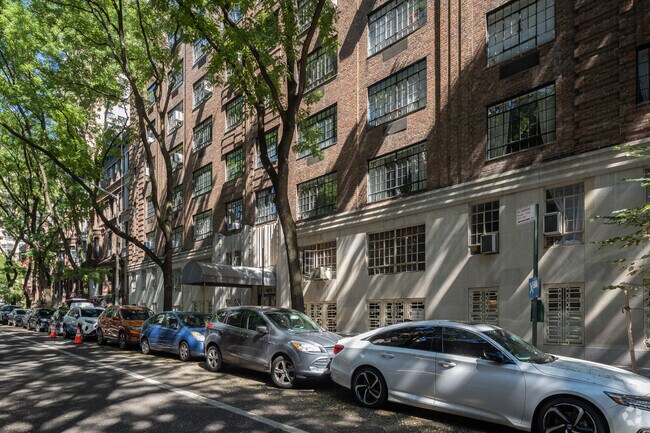 Building Photo - 35 W 90th St