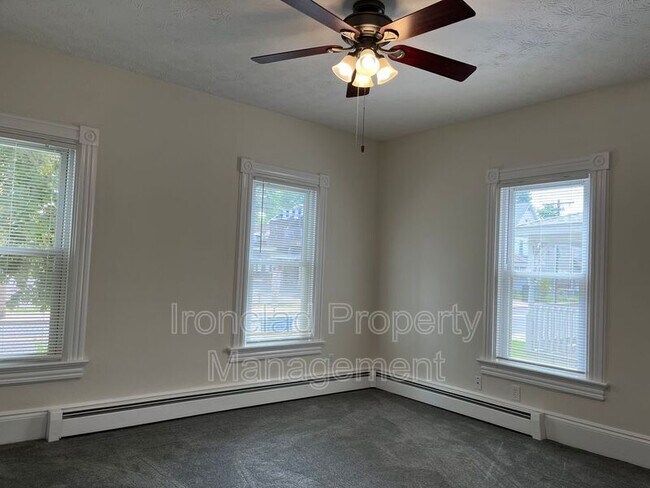 Foto del edificio - 144 Dwight St