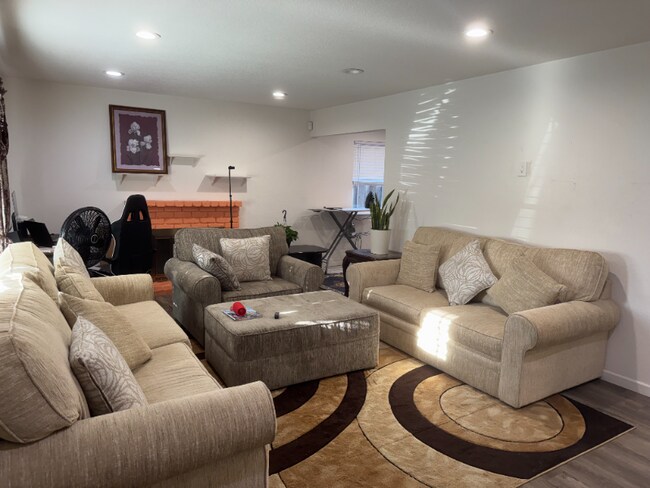 Foto del edificio - 914 McCreery Ave