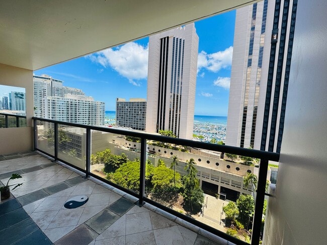 Building Photo - Gorgeous panoramic view in Waikiki!
