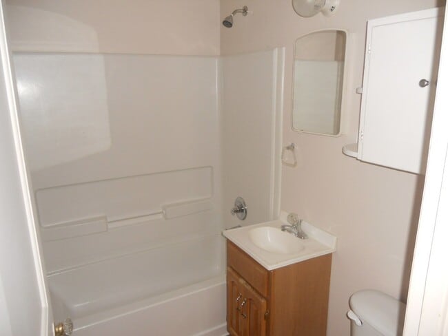 Building Photo - 826 Garfield