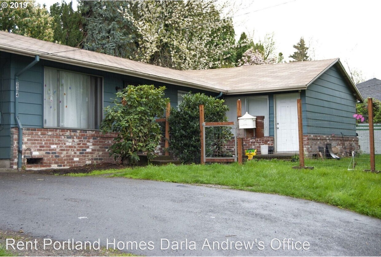 Foto principal - 2312-2314 NE Lombard St