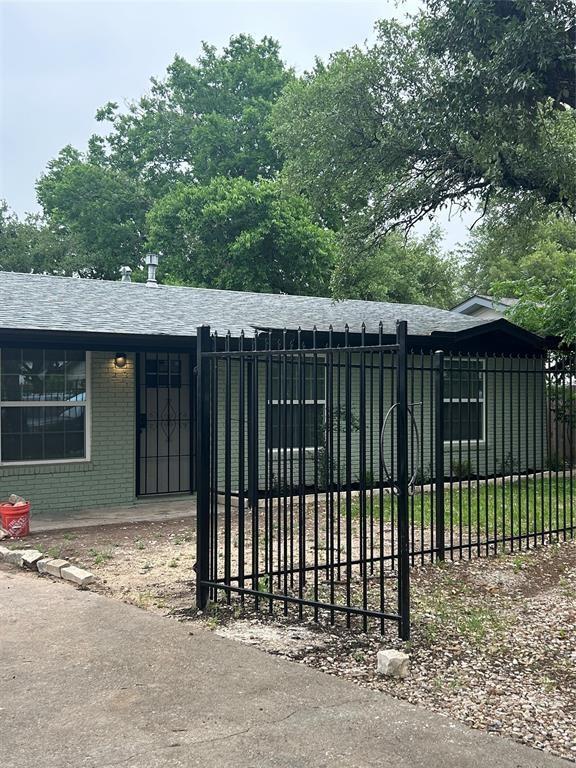 Building Photo - 100 White Oak Dr