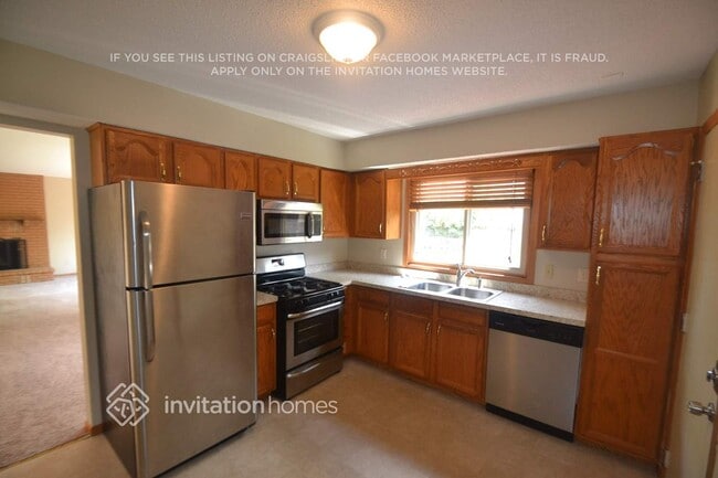 Foto del edificio - 7818 Hampshire Cir N