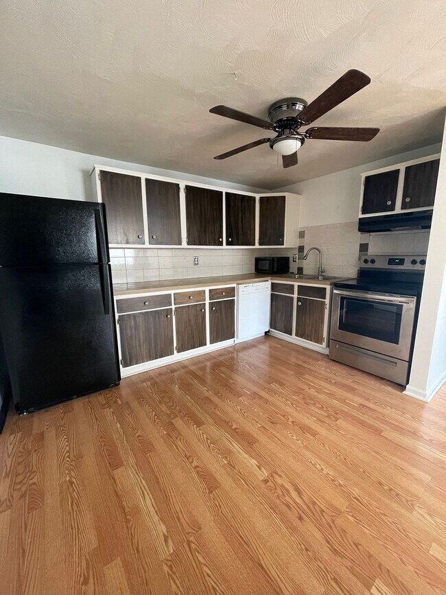 Building Photo - Charming 2BR Condo in Niagara Falls